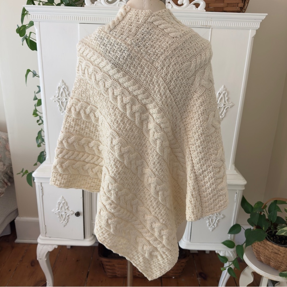 NWT Aran Woollen Mills 100% Pure Wool Poncho - Picture 6 of 9